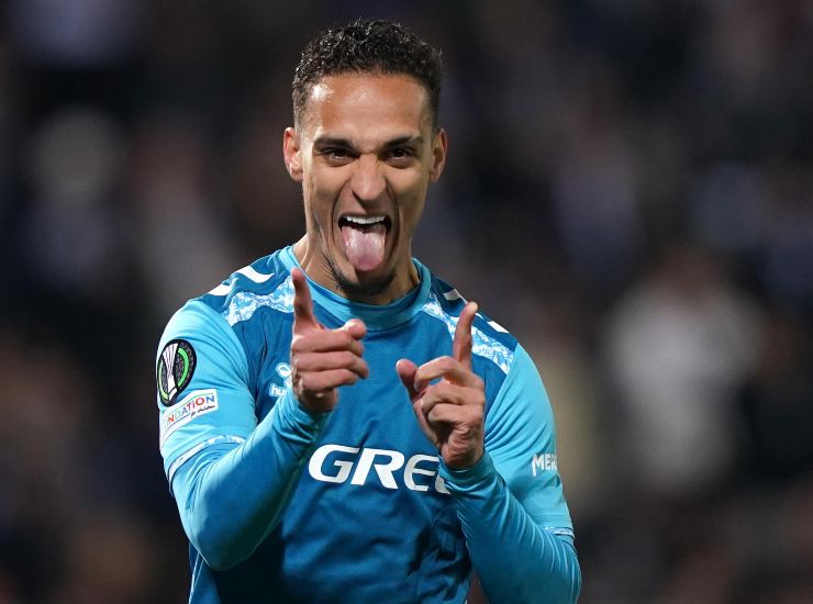 Antony esulta dopo una rete