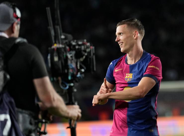 Dani Olmo esulta dopo una rete