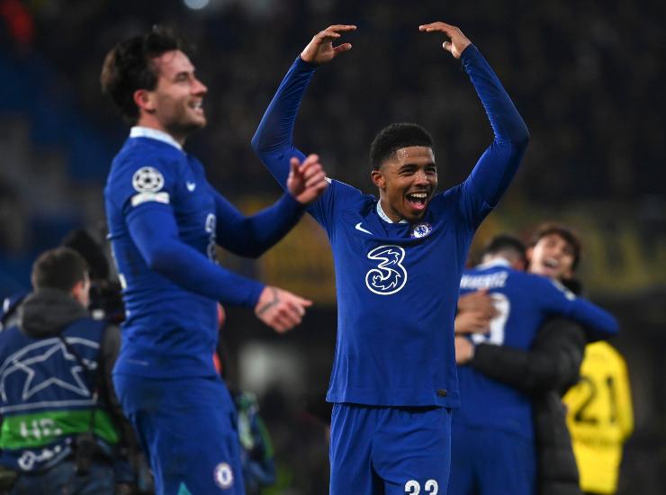 Fofana esulta con un compagno