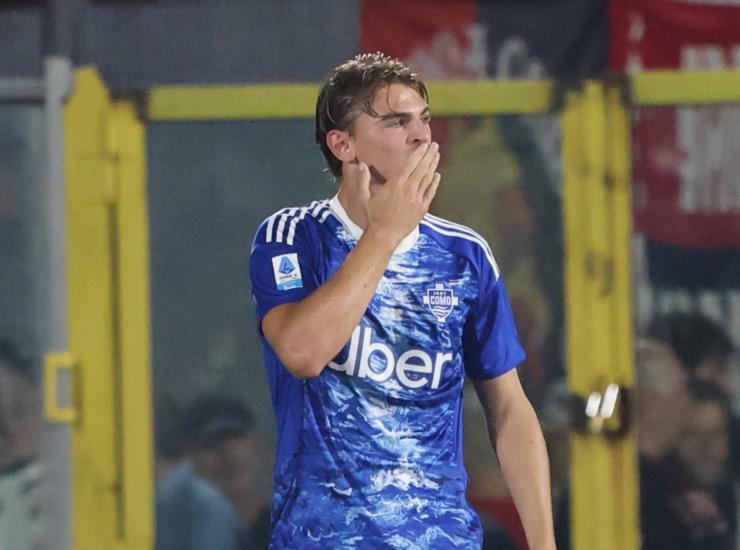 Nico Paz bacia il pubblico