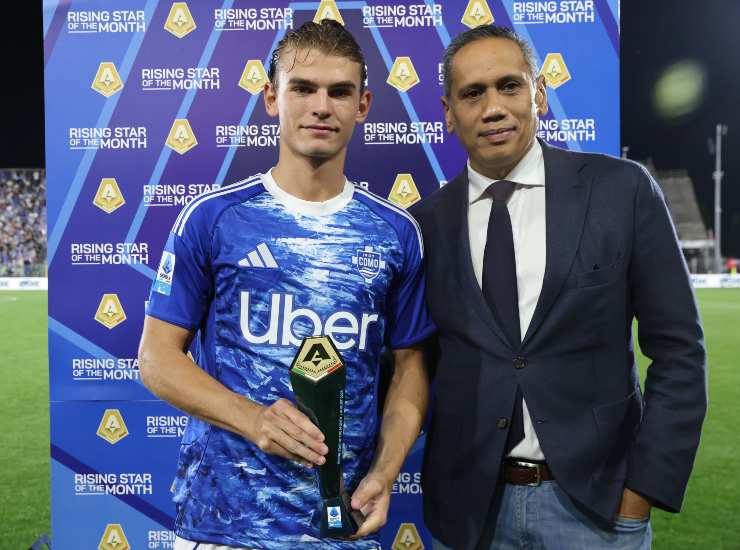 Nico Paz con il premio MVP