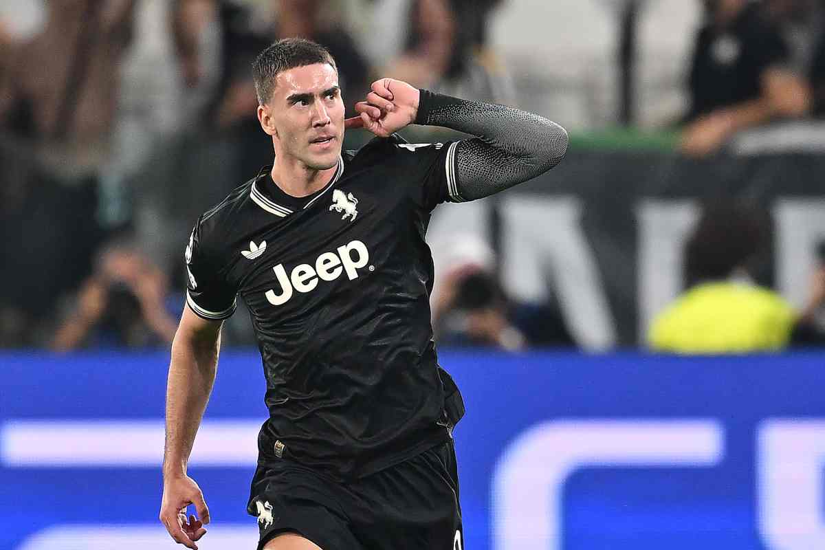 Vlahovic esulta dopo una rete